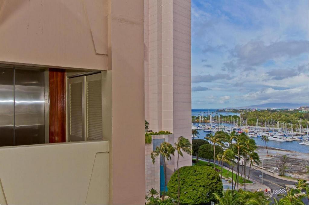 Equus Hotel Honolulu Exterior foto
